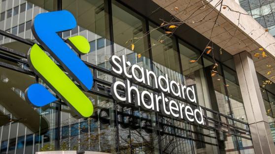 بنك Standard Chartered يُرجِّح ارتفاع سعر بيتكوين إلى 200,000$ في عام 2025 إذا تمّت الموافقة على إنشاء ETFs لتداولات BTC الفوريّة